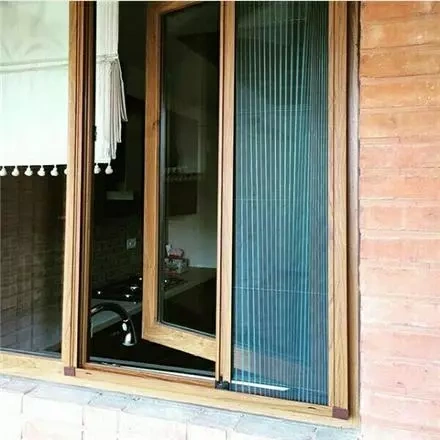 ساخت درب و پنجره توری چوبی
